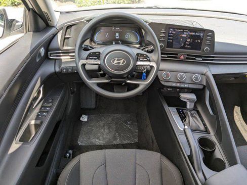 New 2026 Hyundai Elantra SE image 10