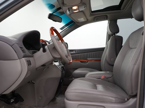 Used 2008 Toyota Sienna XLE Limited FWD image 26