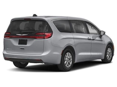 Used 2024 Chrysler Pacifica Touring-L FWD image 36