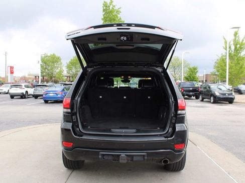 Used 2017 Jeep Grand Cherokee Altitude AWD/4WD image 11