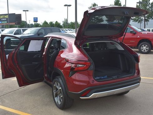 Used 2025 Chevrolet Trax LT w/ Driver Confidence Package FWD image 16