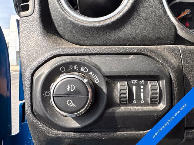 Used 2020 Jeep Gladiator Overland AWD/4WD image 19