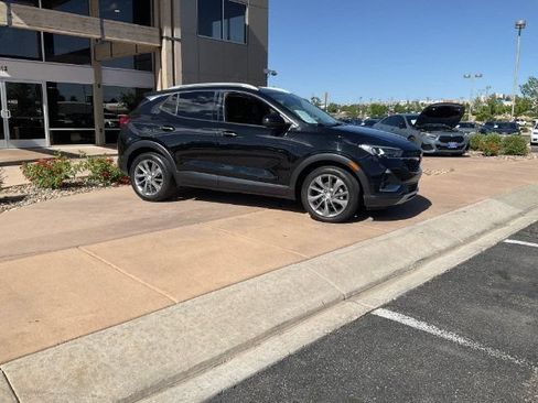 Used 2022 Buick Encore GX Essence w/ Experience Buick Package FWD image 3