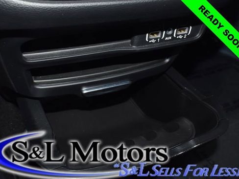 Used 2025 Chrysler Pacifica Select FWD image 18