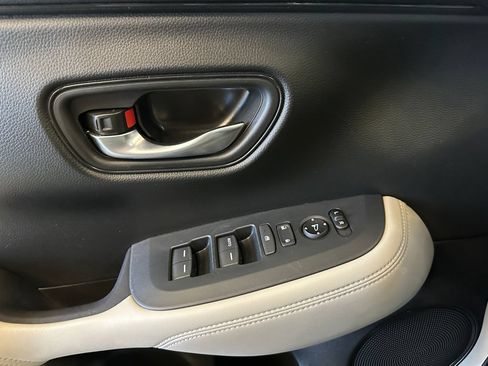 Used 2023 Honda HR-V LX image 19