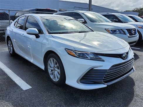 Used 2021 Toyota Camry LE image 3