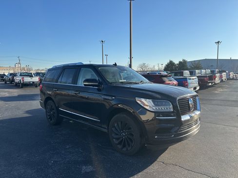 Used 2021 Lincoln Navigator Reserve image 3