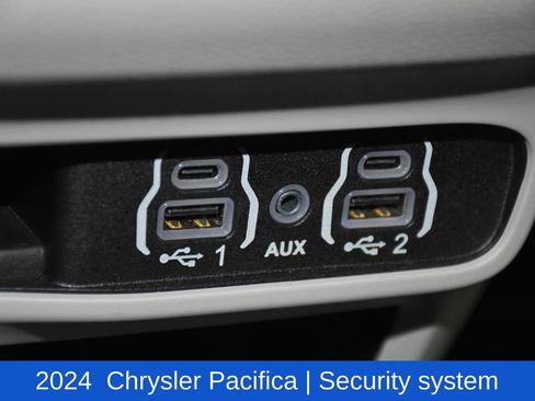 Used 2024 Chrysler Pacifica Touring-L image 20