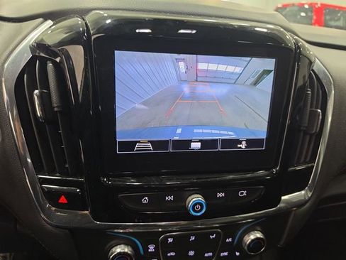 Used 2020 Chevrolet Traverse LT w/ Driver Confidence II Package AWD/4WD image 8