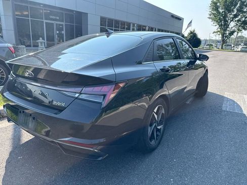 Used 2022 Hyundai Elantra Limited w/ Cargo Package FWD image 7