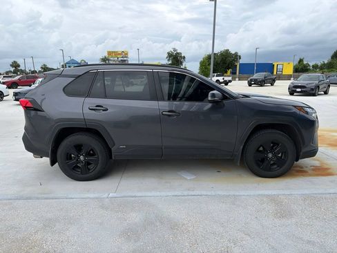 Used 2022 Toyota RAV4 XLE AWD/4WD image 4