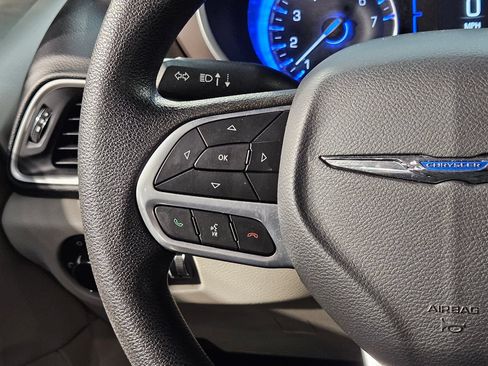 Used 2021 Chrysler Voyager L FWD image 27
