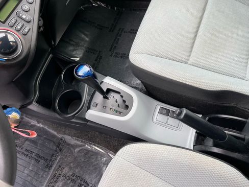 Used 2012 Toyota Prius C One image 13