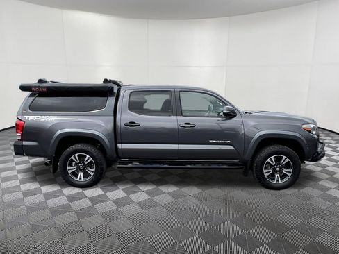 Used 2017 Toyota Tacoma TRD Sport w/ Premium & Technology Package AWD/4WD image 7