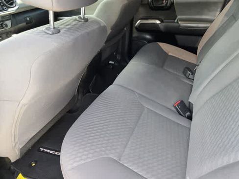 Used 2022 Toyota Tacoma SR5 RWD image 12