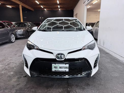 Used 2018 Toyota Corolla SE FWD image 3