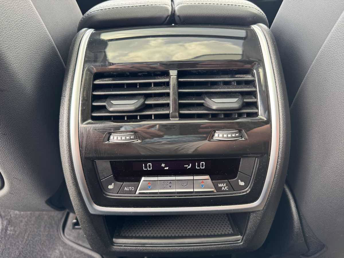 Used 2025 BMW X7 xDrive40i AWD/4WD image 28