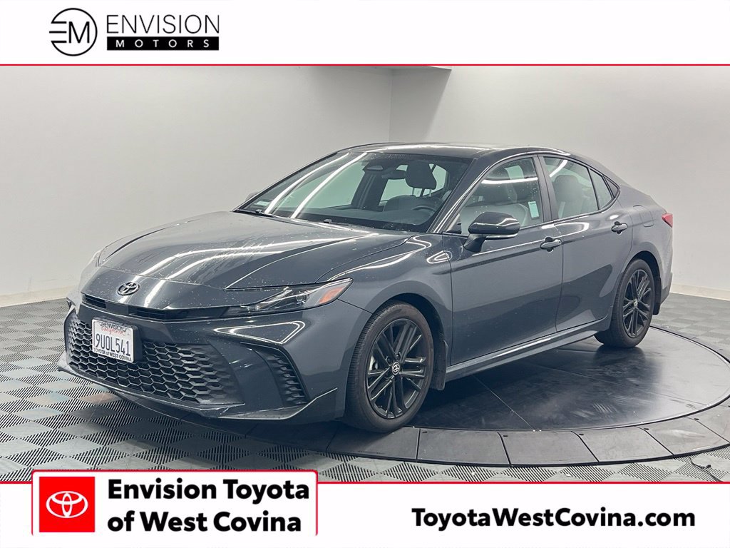 Used 2025 Toyota Camry SE FWD image 1