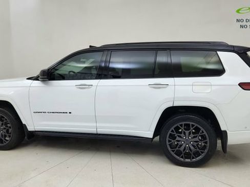 Used 2023 Jeep Grand Cherokee L Summit AWD/4WD image 4