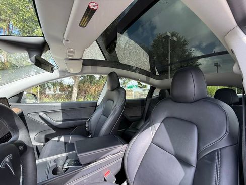 Used 2022 Tesla Model Y Long Range image 21