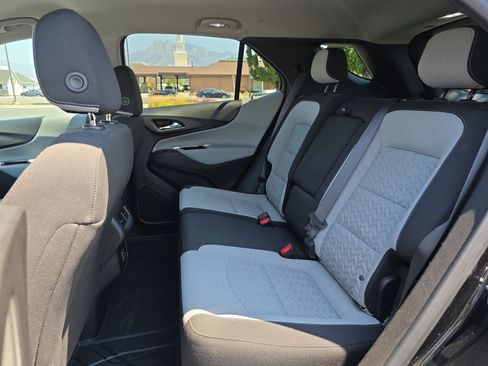 Used 2022 Chevrolet Equinox LS w/ LS Convenience Package AWD/4WD image 16