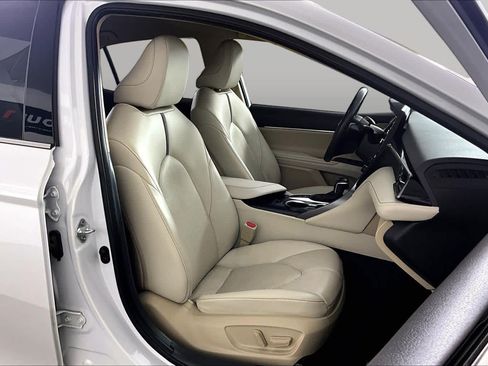 Used 2023 Toyota Camry XLE FWD image 9