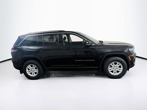 Used 2023 Jeep Grand Cherokee Laredo w/ Luxury Tech Group I AWD/4WD image 4