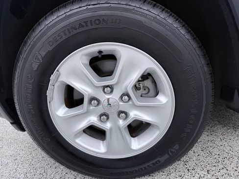 Used 2016 Jeep Grand Cherokee Laredo RWD image 12