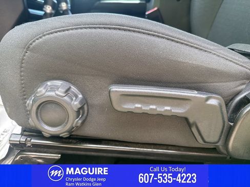 Used 2020 Jeep Wrangler Unlimited Sahara w/ Uconnect 4C Nav & Sound Group AWD/4WD image 18
