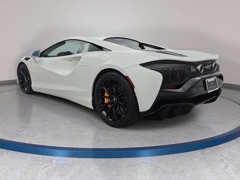 Used 2023 McLaren Artura RWD image 7