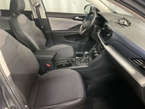 Certified 2022 Volkswagen Taos SE image 4