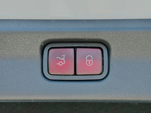 New 2025 Mercedes-Benz EQE 500 4MATIC Sedan image 14
