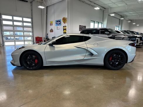 Used 2021 Chevrolet Corvette Stingray Preferred Cpe w/ Z51 Performance Package RWD image 4