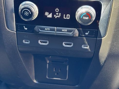 Used 2023 GMC Yukon Denali Ultimate AWD/4WD image 37