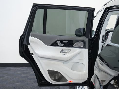 Used 2025 Mercedes-Benz Maybach GLS 600 4MATIC image 29