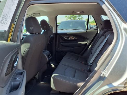 Used 2024 GMC Terrain SLE w/ Driver Convenience Package FWD image 11