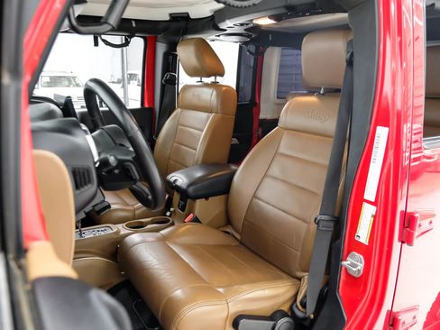 Used 2012 Jeep Wrangler Unlimited Sahara w/ Connectivity Group image 31