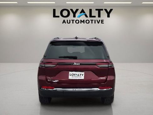 Used 2023 Jeep Grand Cherokee Limited AWD/4WD image 4