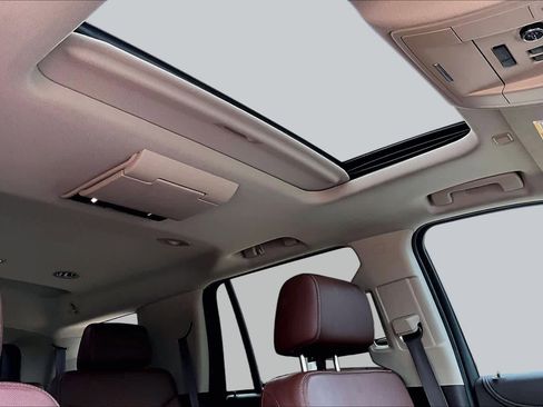 Used 2016 Chevrolet Tahoe LTZ RWD image 15