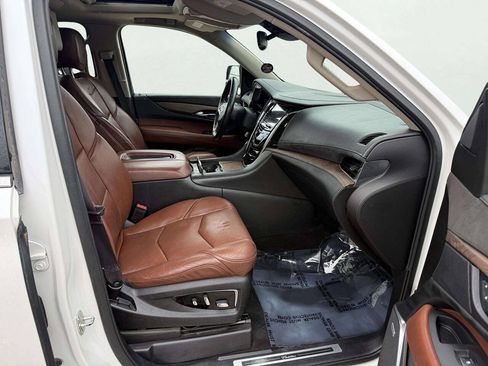 Used 2016 Cadillac Escalade Premium AWD/4WD image 12