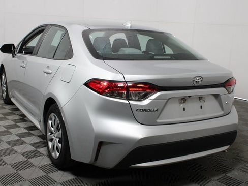 Used 2022 Toyota Corolla LE image 5