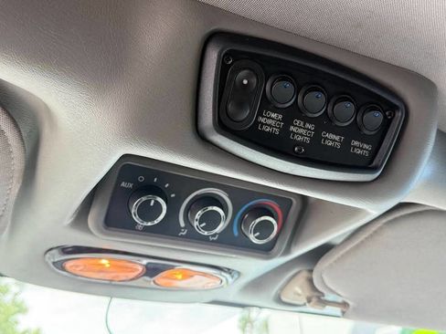 Used 2010 Chevrolet Express 2500 Extended w/ Preferred Equipment Group RWD image 7