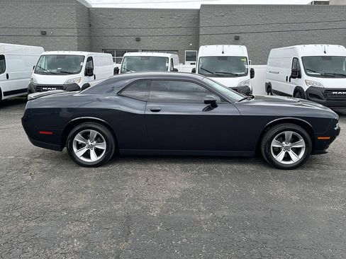 Used 2016 Dodge Challenger SXT RWD image 2
