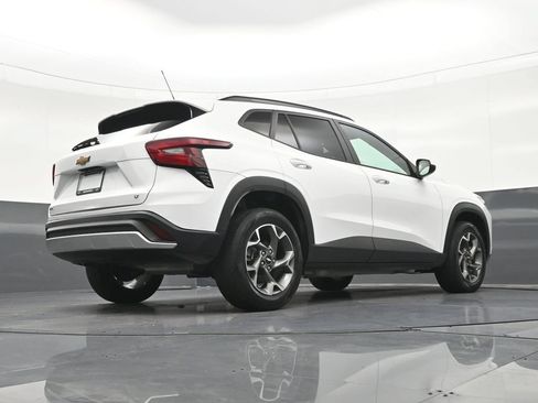 Used 2024 Chevrolet Trax LT FWD image 30