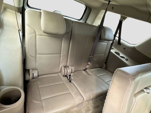 Used 2019 Chevrolet Suburban LT image 25