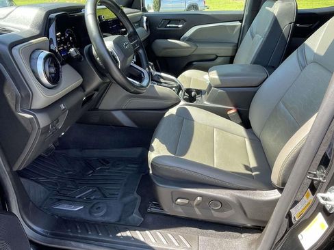 Used 2025 Chevrolet Colorado ZR2 w/ Technology Package AWD/4WD image 14