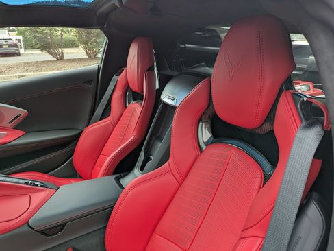 Used 2023 Chevrolet Corvette Stingray Premium Cpe w/ Battery Protection Package RWD image 11