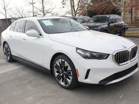 Used 2025 BMW i5 xDrive40 w/ Premium Package image 1