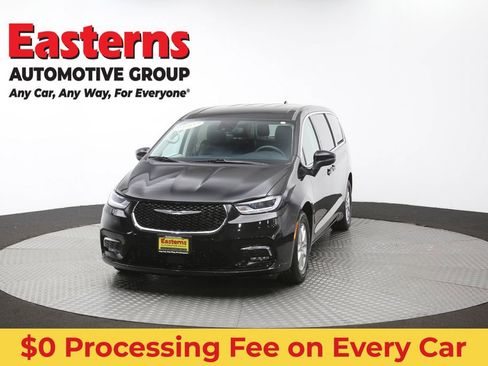 Used 2023 Chrysler Pacifica Touring-L FWD image 54