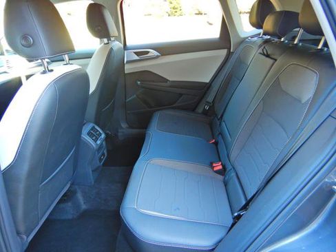 Used 2025 Volkswagen Taos SE image 12